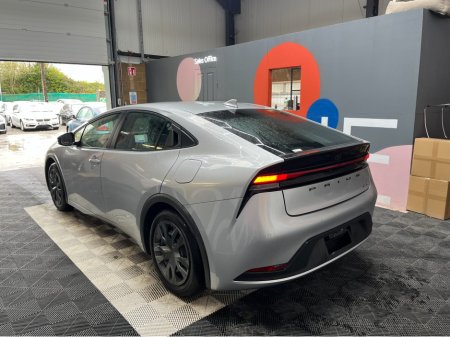 2025 Toyota Prius - thumbnail 4