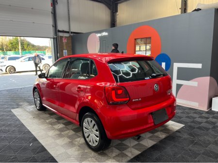 2013 Volkswagen Polo - view 4