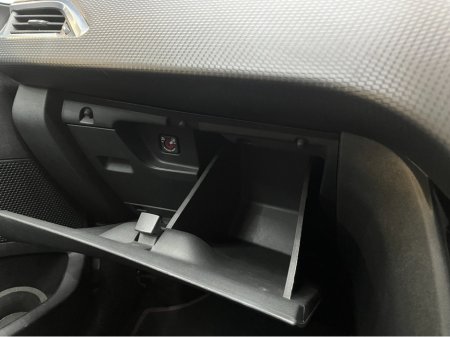 2018 Peugeot 2008 - thumbnail 17