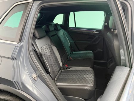 2023 Volkswagen Tiguan R-LINE TSI DSG €31,990 thumbnail