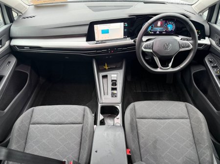 2024 Volkswagen Golf 1.0 eTSI // APPLE CARPLAY/ANDROID AUTO // DIAMOND CUT ALLOYS // DIGITAL CLUSTER €28,900 thumbnail