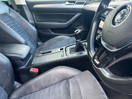 2019 Volkswagen Passat - thumbnail 15