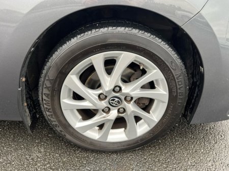 2018 Toyota Corolla - thumbnail 16