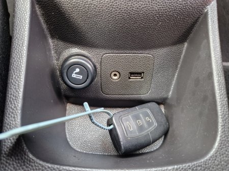 2016 Ford Fiesta - thumbnail 36