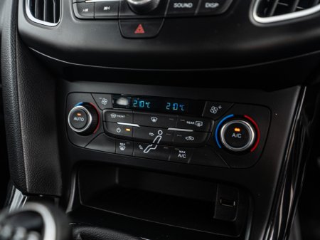 2016 Ford Focus - thumbnail 29