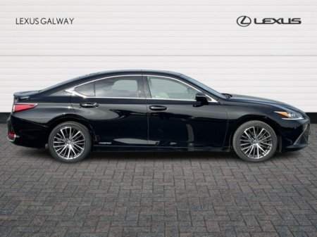 2022 Lexus ES 300 H Dynamic Carplay // Remote Central Locking // Heated Mirrors // Power Folding Mirrors // CD Player // AUX Connection €42,945