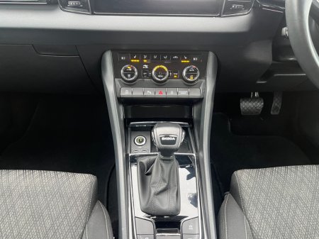 2023 Skoda Karoq STYLE 2.0 TDI 115HP DSG 5 5DR €35,900 thumbnail