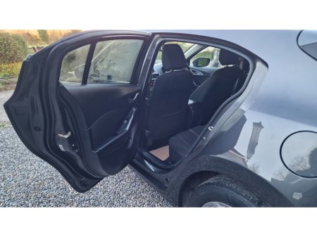 2017 Mazda Mazda3 - thumbnail 9