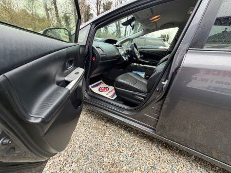 2016 Toyota Prius - thumbnail 16