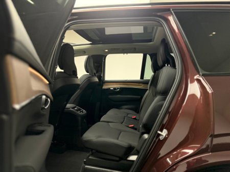 2025 Volvo XC90 PLUS T8 RECHARGE 2.0 PHEV AWD *7 SEATER* €81,990 thumbnail