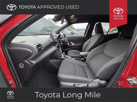 2023 Toyota Yaris Cross 1.5 Hybrid Luna Sport 5dr €25,949 thumbnail