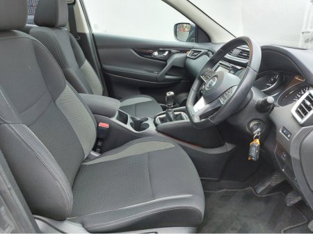 2019 Nissan Qashqai 1.2 SV 18 5DR PANORAMIC ROOF IDEAL FAMILY SUV €16,995 thumbnail