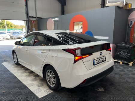 2022 Toyota Prius - thumbnail 4