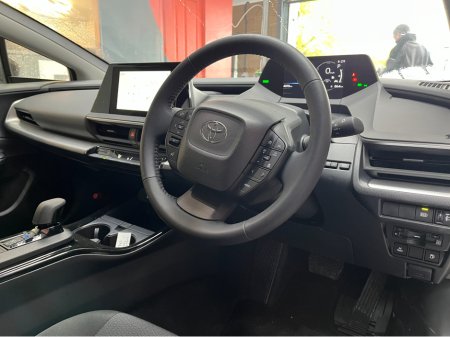 2025 Toyota Prius - thumbnail 9