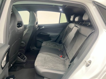 2023 Volkswagen ID.5 MAX PRO 77KWH €36,990 thumbnail