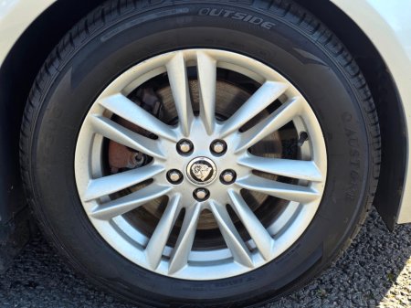 2014 Jaguar XF - thumbnail 7