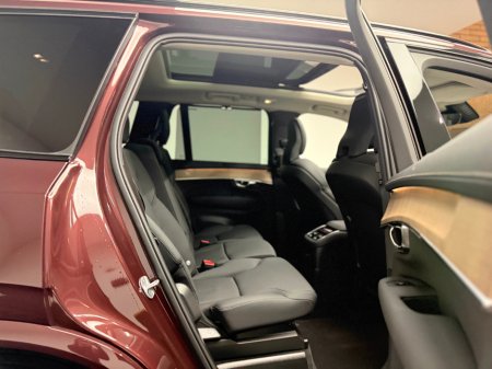 2025 Volvo XC90 PLUS T8 RECHARGE 2.0 PHEV AWD *7 SEATER* €81,990 thumbnail