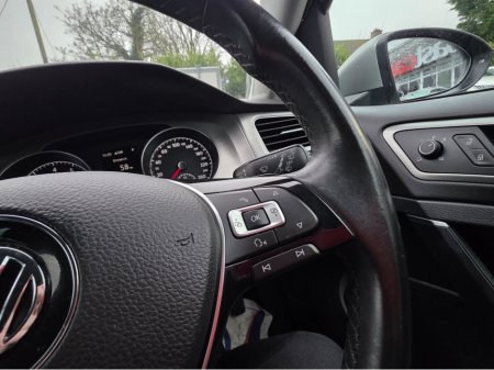 2017 Volkswagen Golf 1.2 TSI CARPLAY - ANDROID AUTO -  LANE ASSIST - PRIVACY GLASS  - REV CAMERA - LOW TAX BAND €15,950 thumbnail