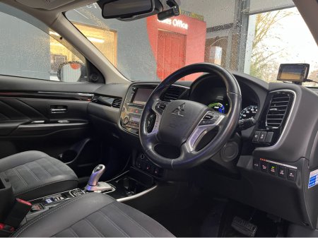 2019 Mitsubishi Outlander €22950! 2019 MITSUBISHI OUTLANDER PHEV G PLUS PACKAGE 2.4 AUTOMATIC / CRUISE CONTROL / 360° PARKING CAMERA / ELECTRIC HEATED SEATS / HEATED STEERING WHEEL €22,950 thumbnail