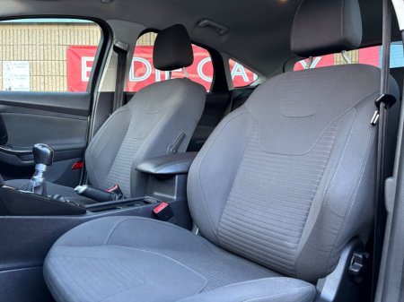 2015 Ford Focus - thumbnail 11