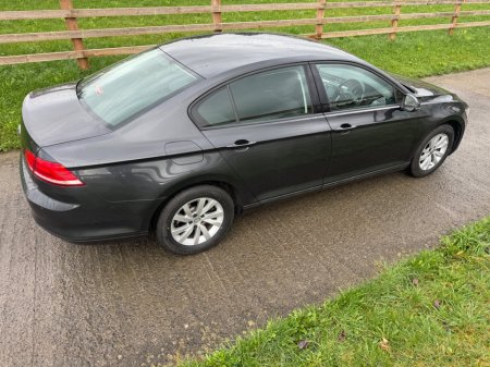 2018 Volkswagen Passat - thumbnail 3