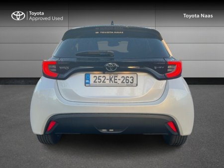 2025 Toyota Yaris YARIS LUNA SPORT €28,888 thumbnail