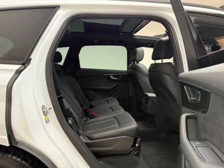 2025 Audi Q7 55 TFSI E S LINE BLACK ED QUATTRO €97,990 thumbnail