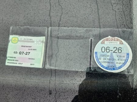 2017 Volkswagen Golf - view 3