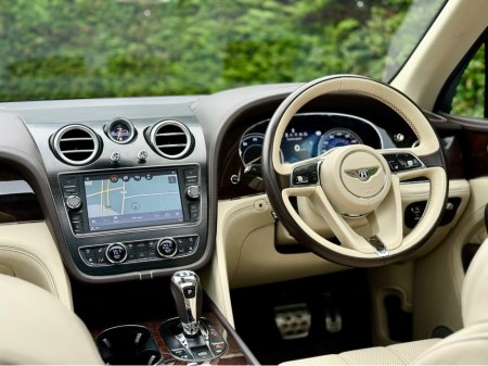 2016 Bentley Bentayga W12 600BHP AWD 5DR A €118,950 thumbnail