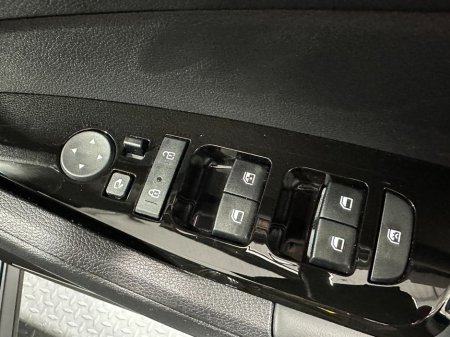 2025 Kia Sportage - thumbnail 20