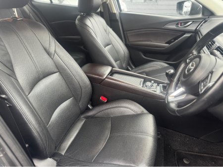 2017 Mazda Mazda3 2.2 D 150PS PLATINUM 4DR €8,950 thumbnail