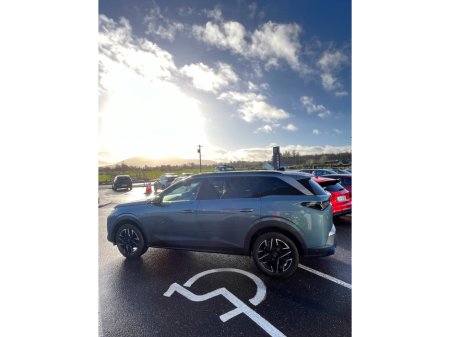 2025 Peugeot 5008 1.2 MHEV 145bhp E-DCS6 Allure €48,950 thumbnail