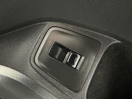 2020 Volkswagen Tiguan - thumbnail 24