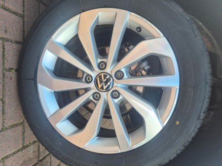 2025 Volkswagen T-Roc - photo 3