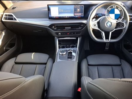 2025 BMW 3 Series - view 4