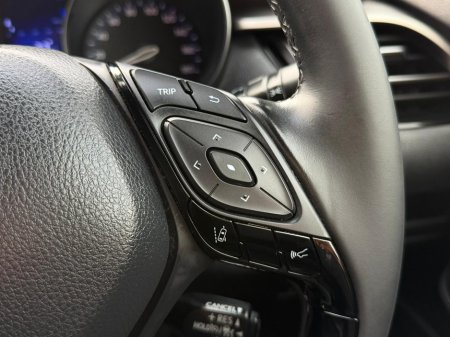 2017 Toyota C-HR (171) 1.8 HYBRID SPORT AUTO €18,950 thumbnail