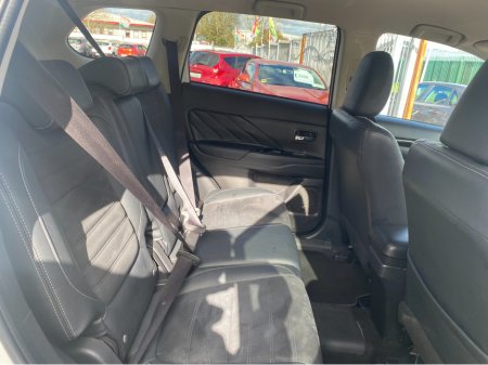 2016 Mitsubishi Outlander - thumbnail 10