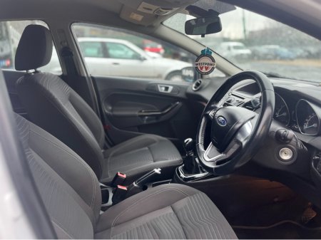 2014 Ford Fiesta ZETEC 1.2 - LOW INSURANCE - LOW TAX €7,995 thumbnail