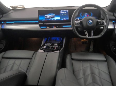 2024 BMW 5 Series - thumbnail 4