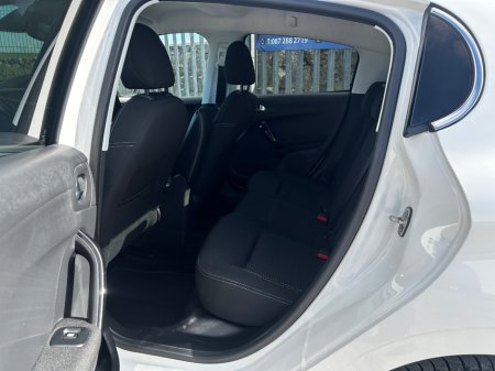 2018 Peugeot 208 - thumbnail 11