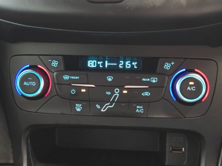 2016 Ford Focus - thumbnail 17