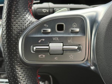 2021 Mercedes-Benz GLA Class GLA 200 d Auto AMG Line €34,900 thumbnail