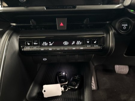 2024 Toyota C-HR - thumbnail 13