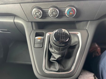 2025 Renault Kangoo - thumbnail 13