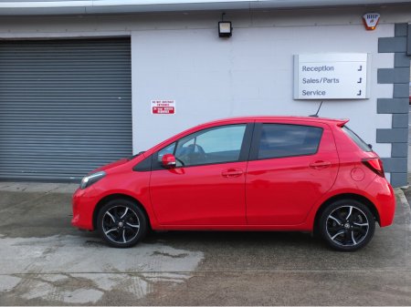 2016 Toyota Yaris 1.33 VVT-I SPORT 5DR €9,450 thumbnail
