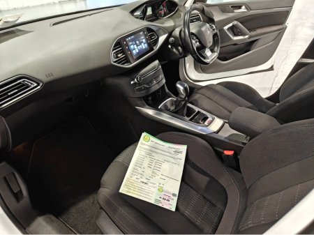 2016 Peugeot 308 ALLURE 1.2 110 4DR €8,750 thumbnail