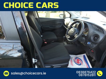 2017 Toyota Yaris - thumbnail 5