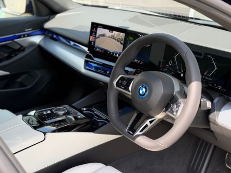 2026 BMW 5 Series - photo 4