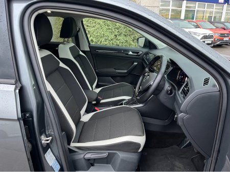 2020 Volkswagen T-Roc SPORT AUTOMATIC 1.5 PETROL //HIGH SPEC//PANORAMIC GLASS ROOF//SAT NAV//KEYLESS ENTRY// thumbnail