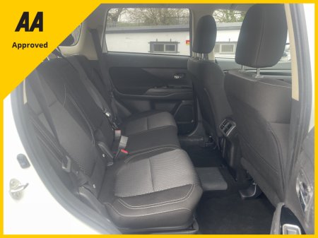 2020 Mitsubishi Outlander - thumbnail 2